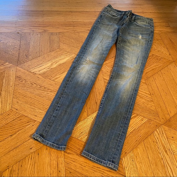 The New York Skinny Distressed Jean - Picture 5 of 6